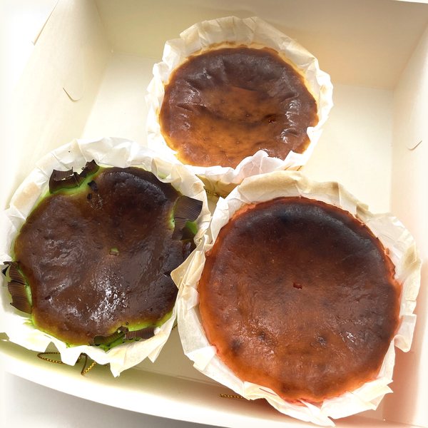 Assorted Burnt Cheesecake, three 4-inch cakes in an open box: Original, Pandan and Strawberry